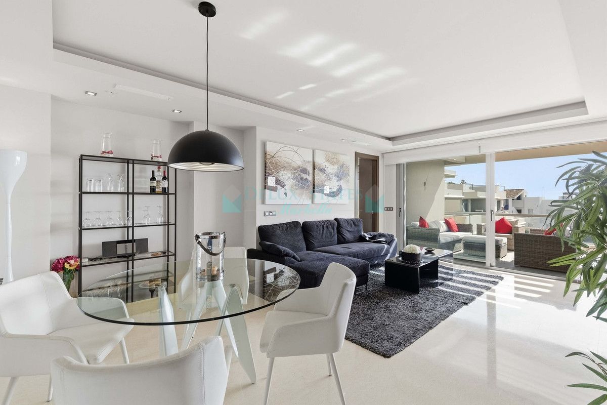 Apartamento en venta en Los Arqueros, Benahavis