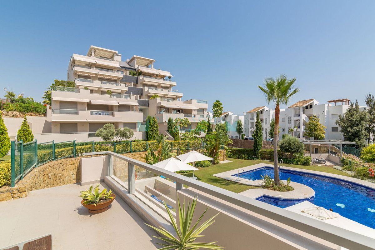 Apartamento en venta en Los Arqueros, Benahavis