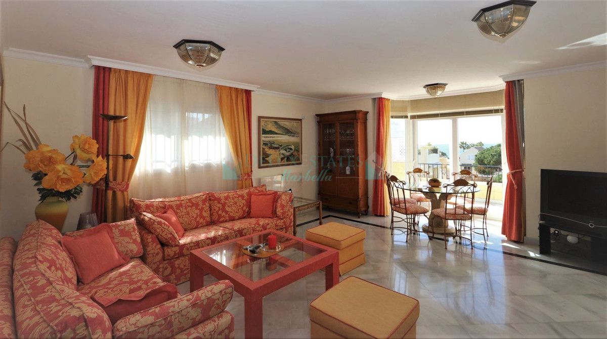 Penthouse for sale in Elviria, Marbella East