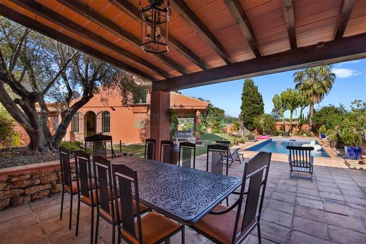 Villa for sale in Nueva Andalucia