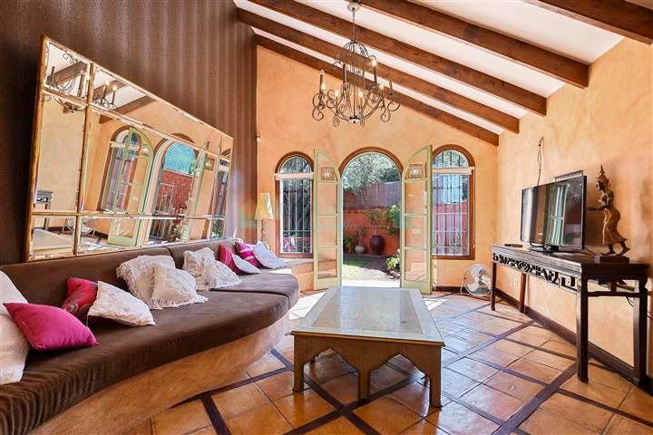 Villa for sale in Nueva Andalucia