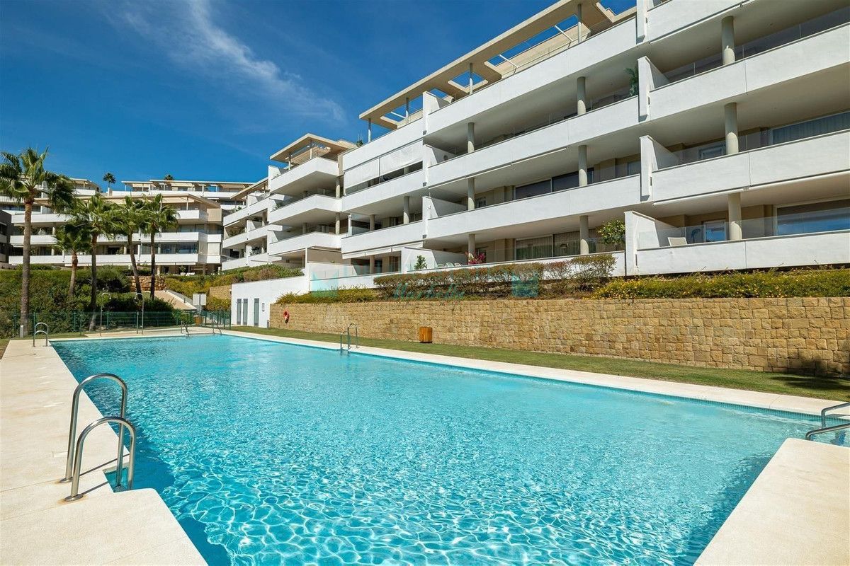 Apartamento en venta en Los Arqueros, Benahavis