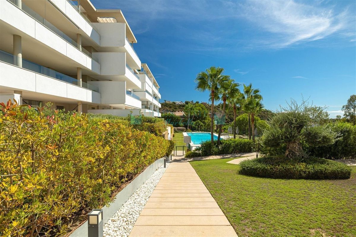 Apartamento en venta en Los Arqueros, Benahavis