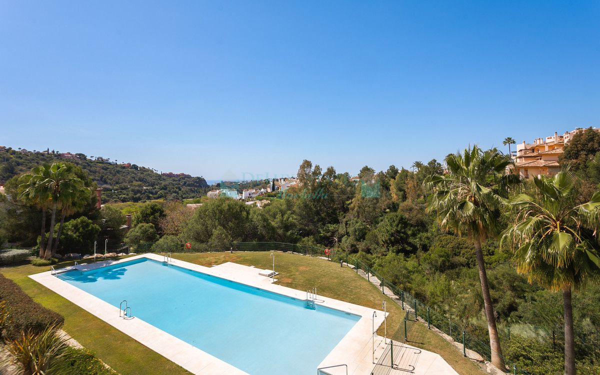 Apartamento en venta en Benahavis