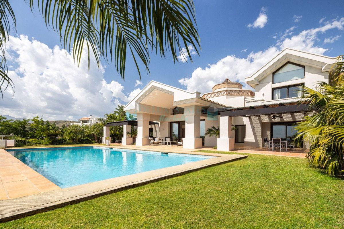 Villa for sale in Benahavis