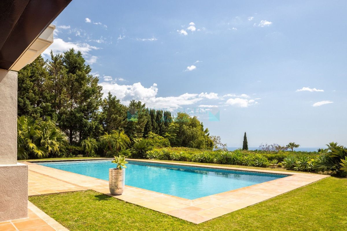 Villa for sale in Benahavis