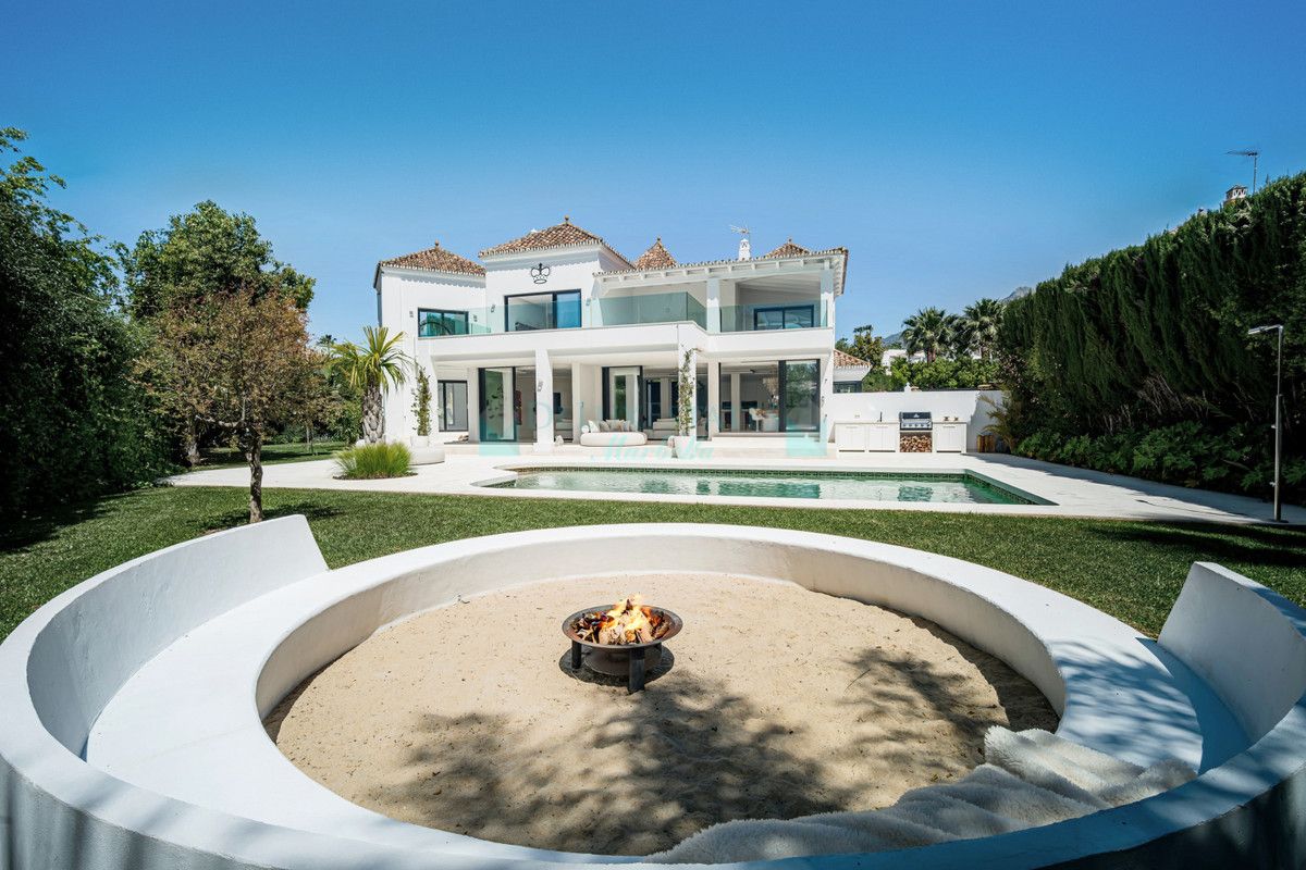 Villa for sale in Nueva Andalucia