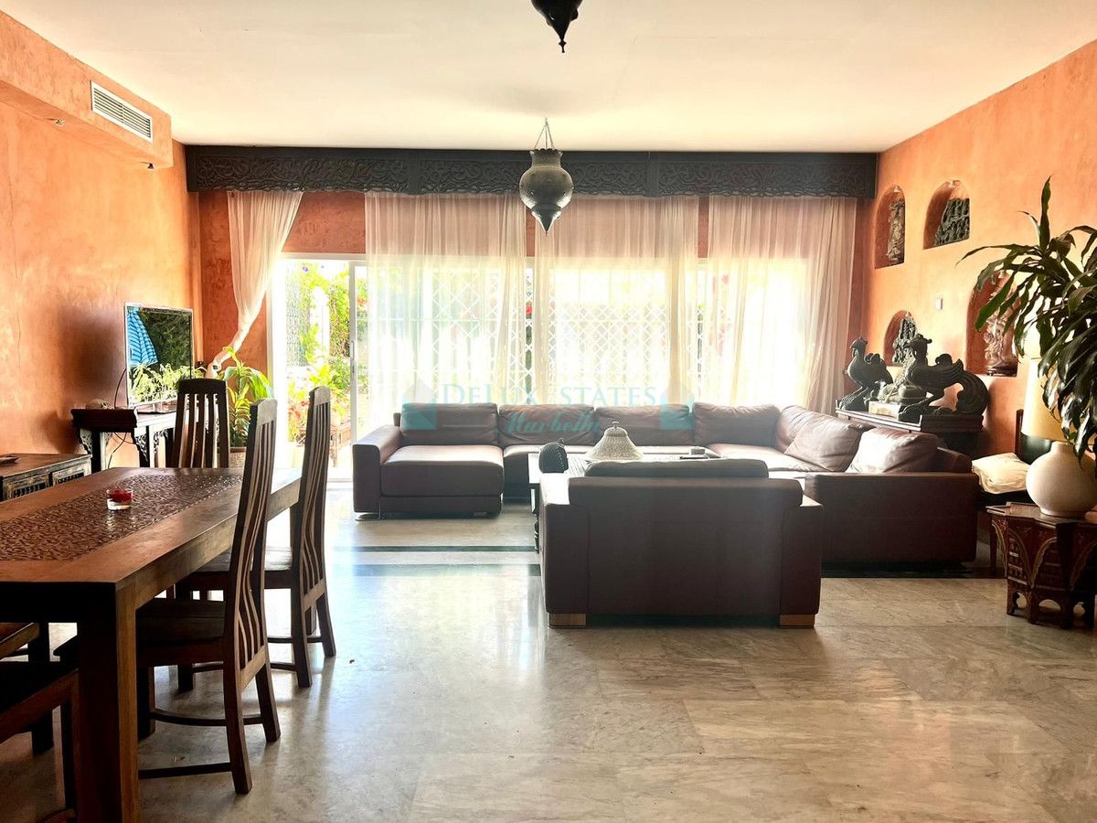 Town House for sale in Atalaya, Estepona