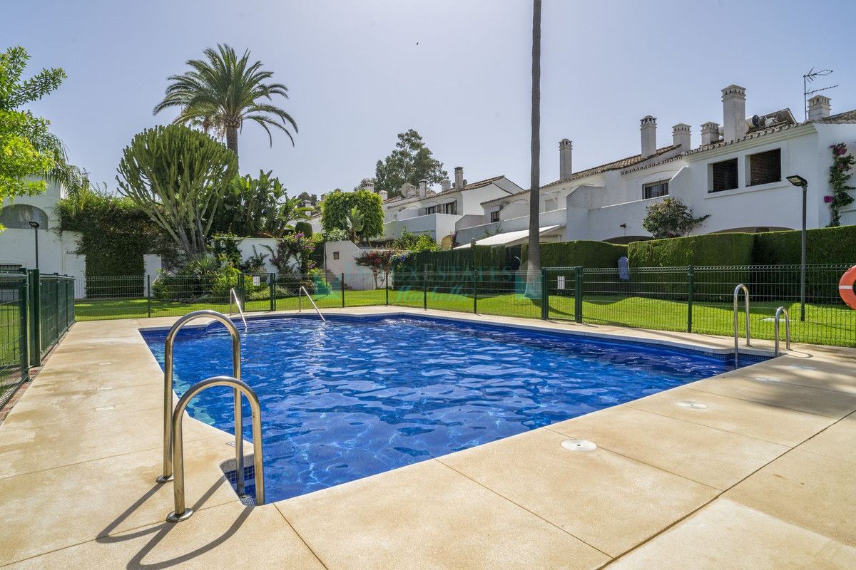 Town House for sale in Estepona