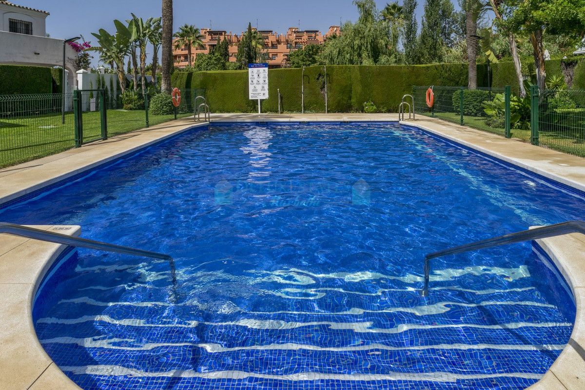 Town House for sale in Estepona