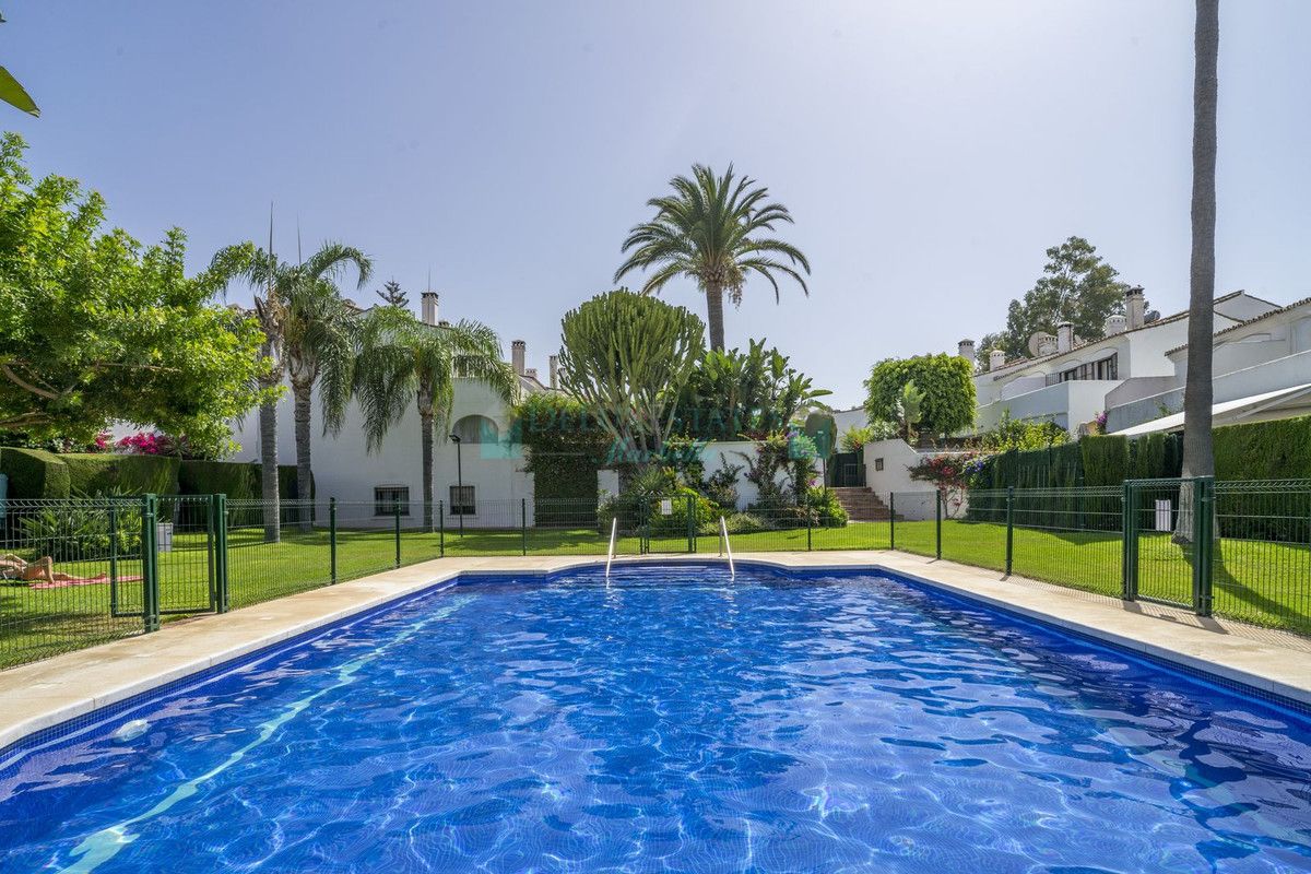 Town House for sale in Estepona