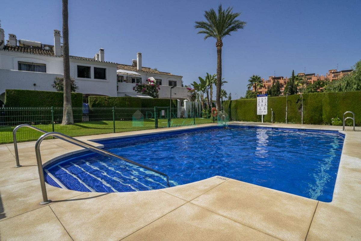 Town House for sale in Estepona