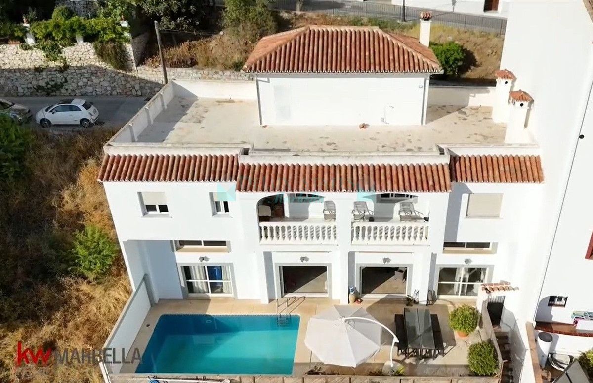 Villa en venta en Ojen