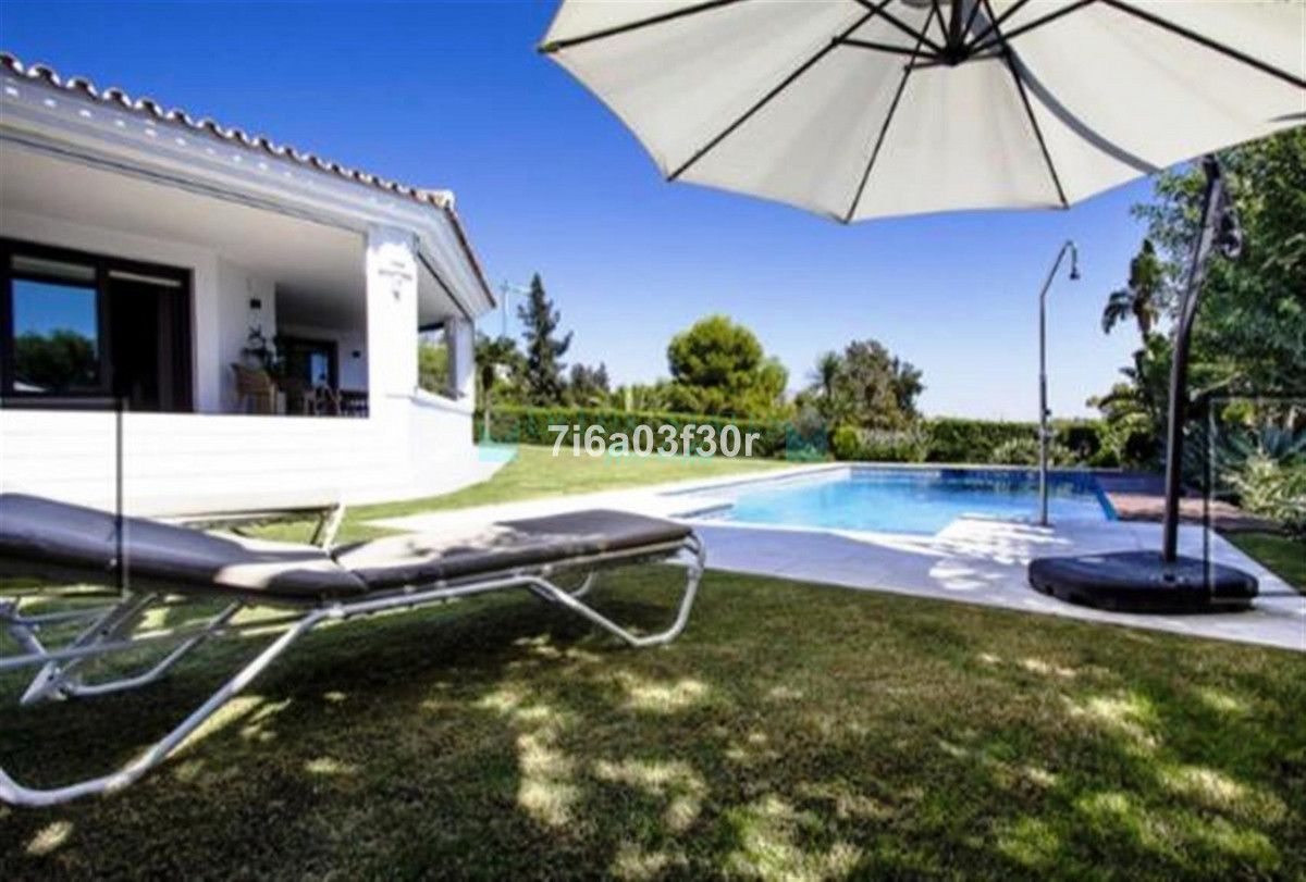 Villa for rent in Atalaya, Estepona