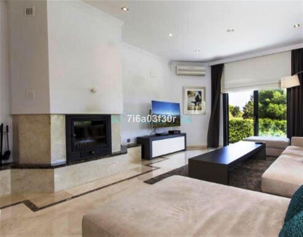 Villa for rent in Atalaya, Estepona