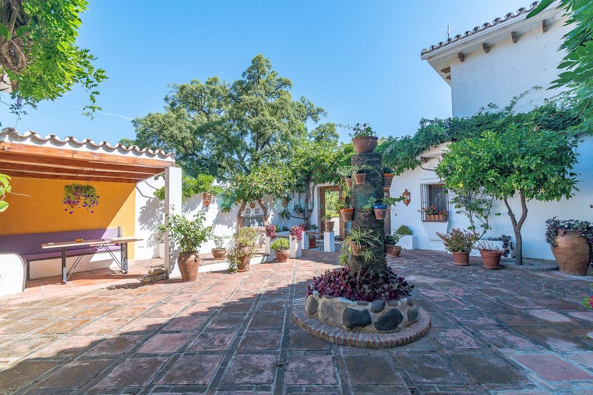 Finca for rent in Marbella