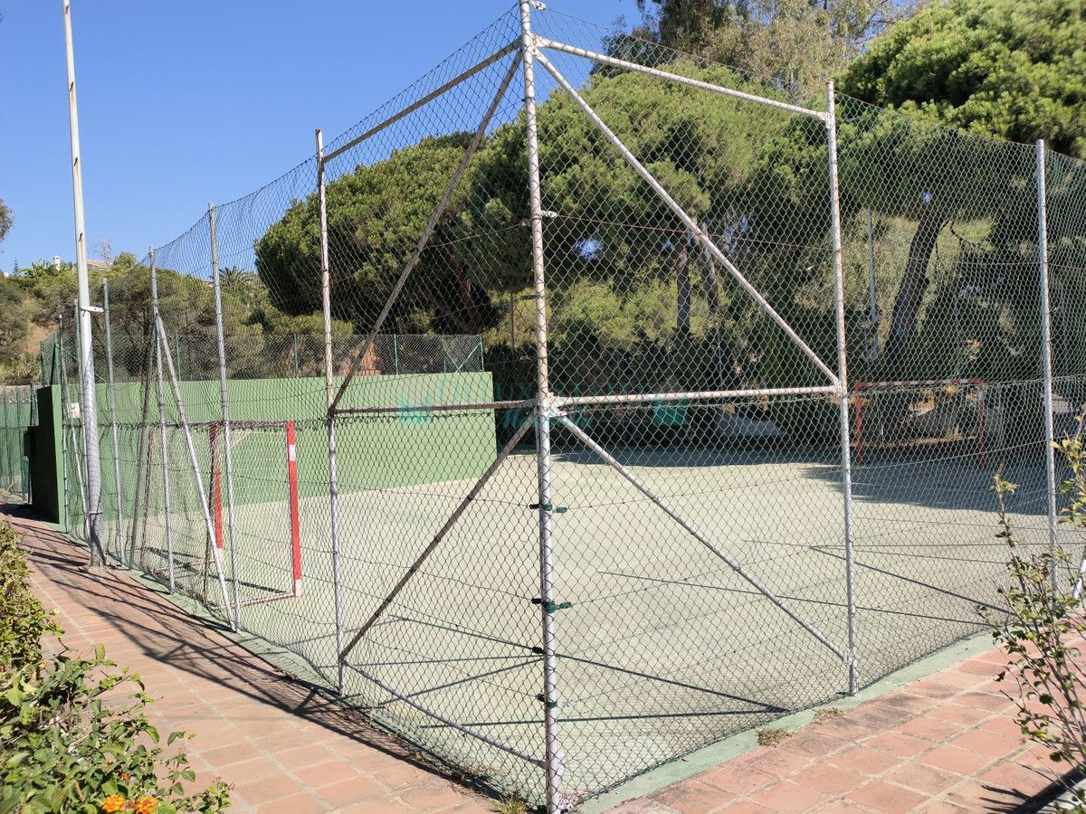 Villa Pareada en venta en Elviria, Marbella Este