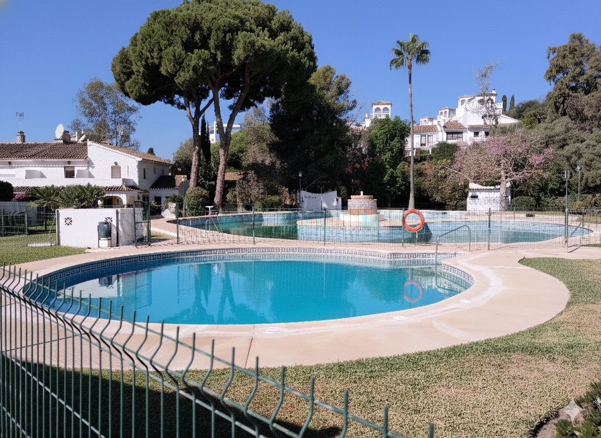 Villa Pareada en venta en Elviria, Marbella Este