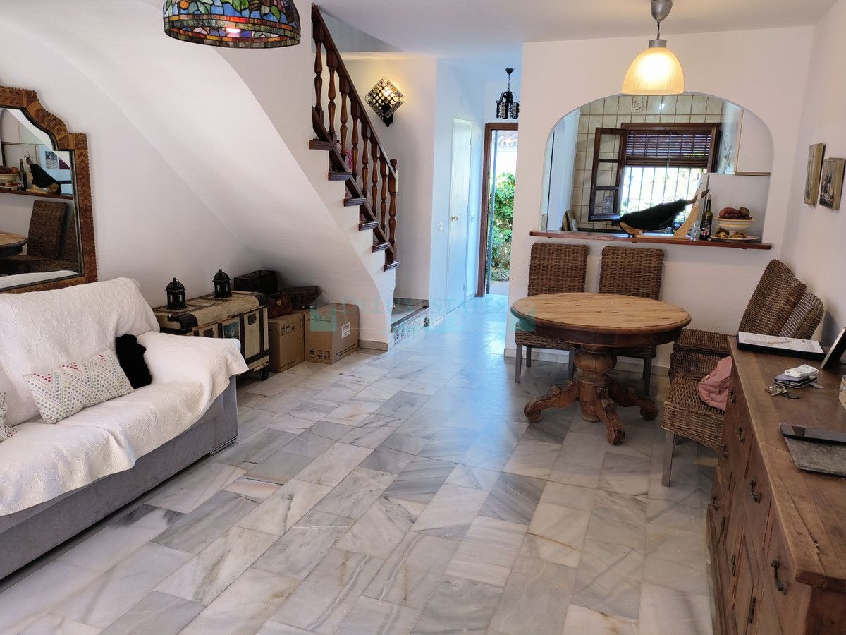 Villa Pareada en venta en Elviria, Marbella Este