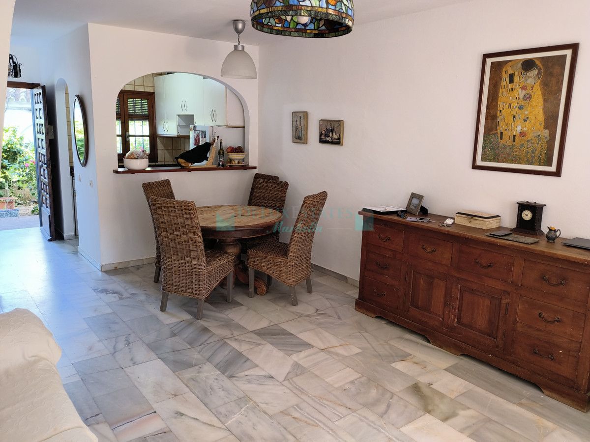 Villa Pareada en venta en Elviria, Marbella Este