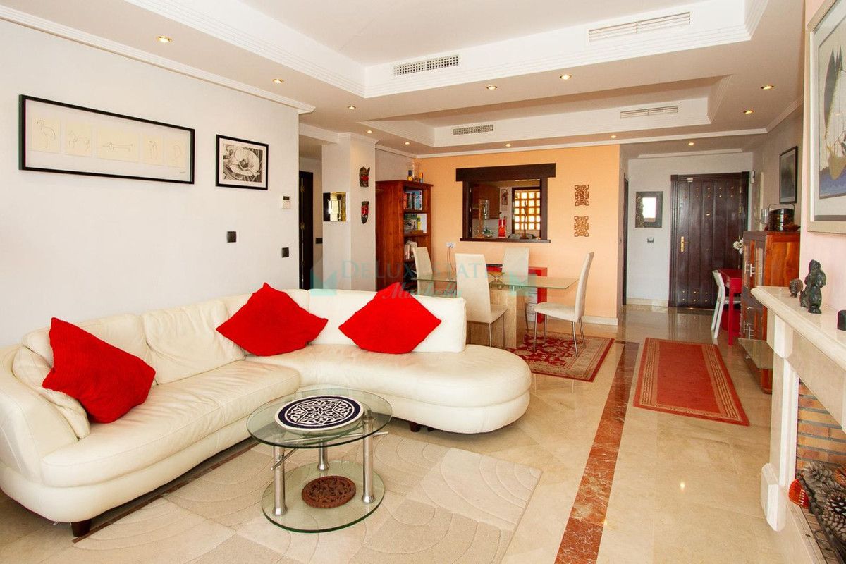 Apartment for sale in La Mairena, Marbella East