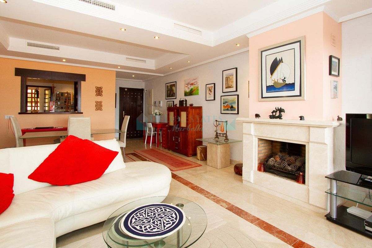 Apartment for sale in La Mairena, Marbella East