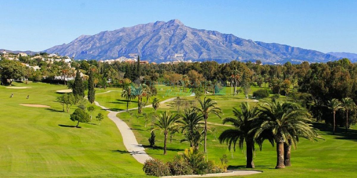 Parcela Residencial en venta en El Paraiso, Estepona