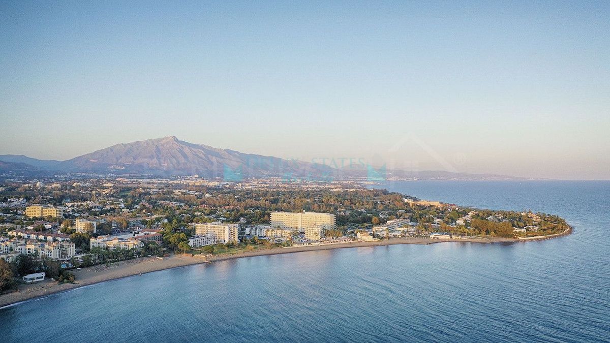 Parcela Residencial en venta en El Paraiso, Estepona