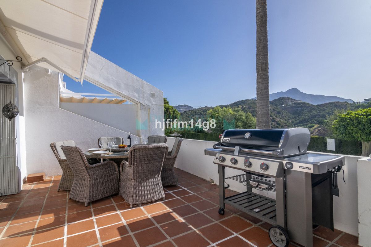 Apartment for sale in La Quinta, Benahavis