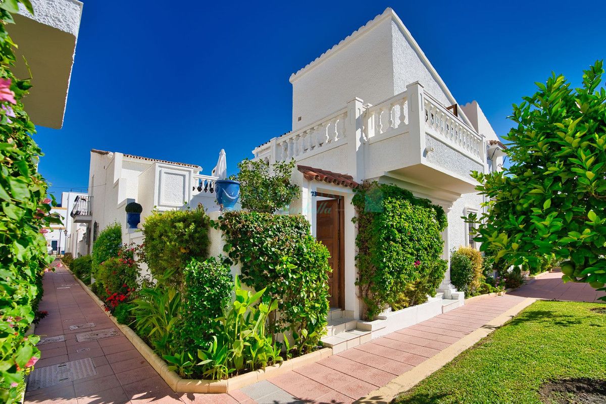 Town House for sale in Estepona