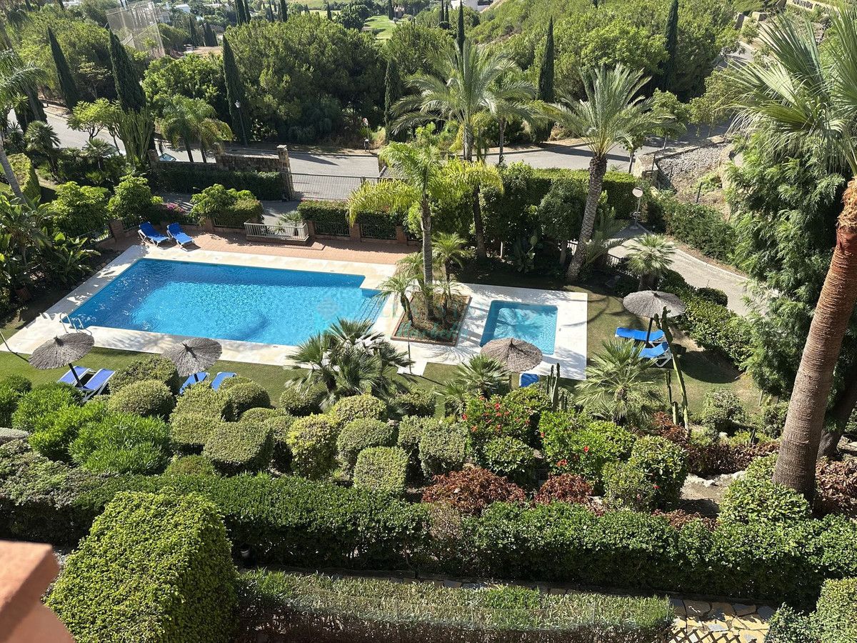 Penthouse for sale in Los Flamingos, Benahavis