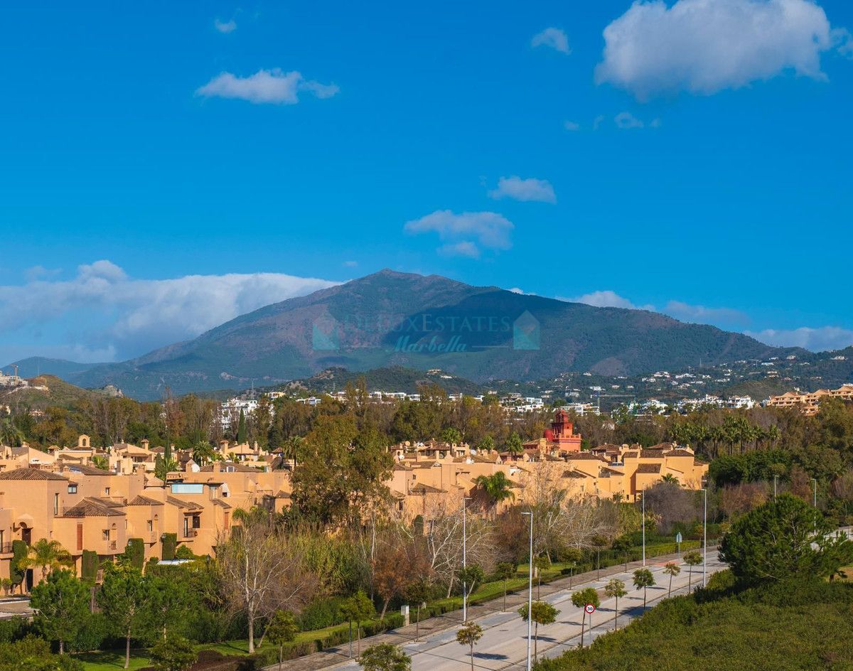 Town House for sale in Atalaya, Estepona