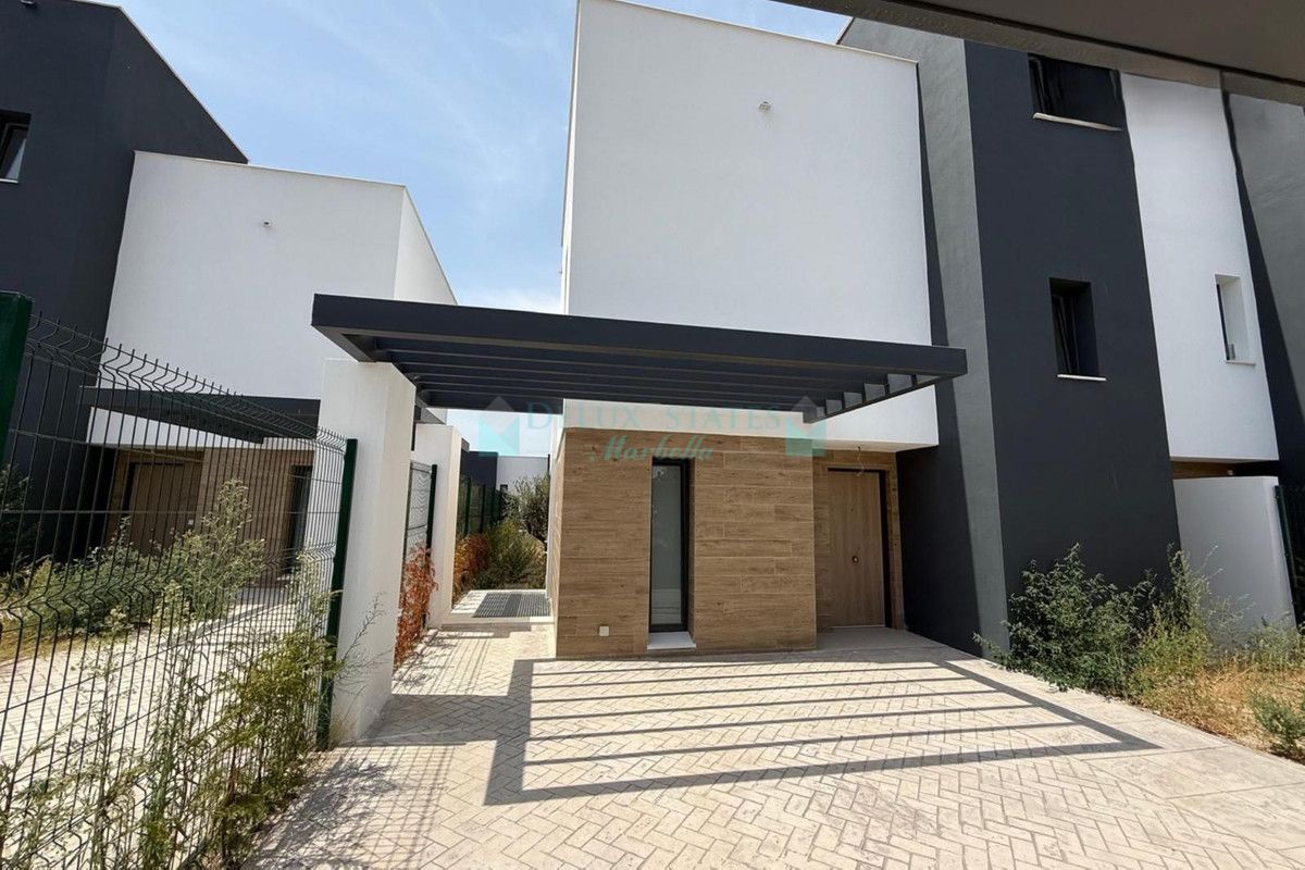 Town House for sale in Atalaya, Estepona