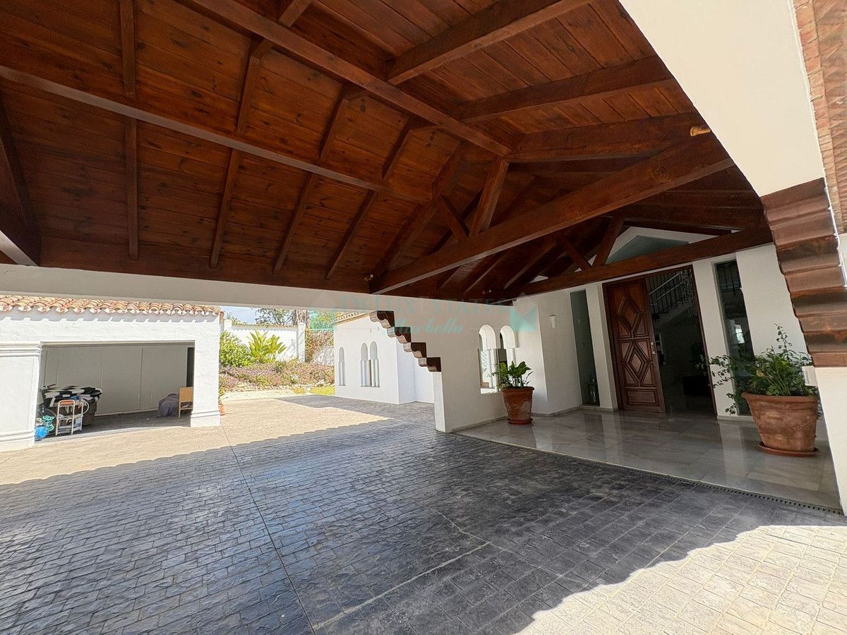 Villa en alquiler en El Paraiso, Estepona