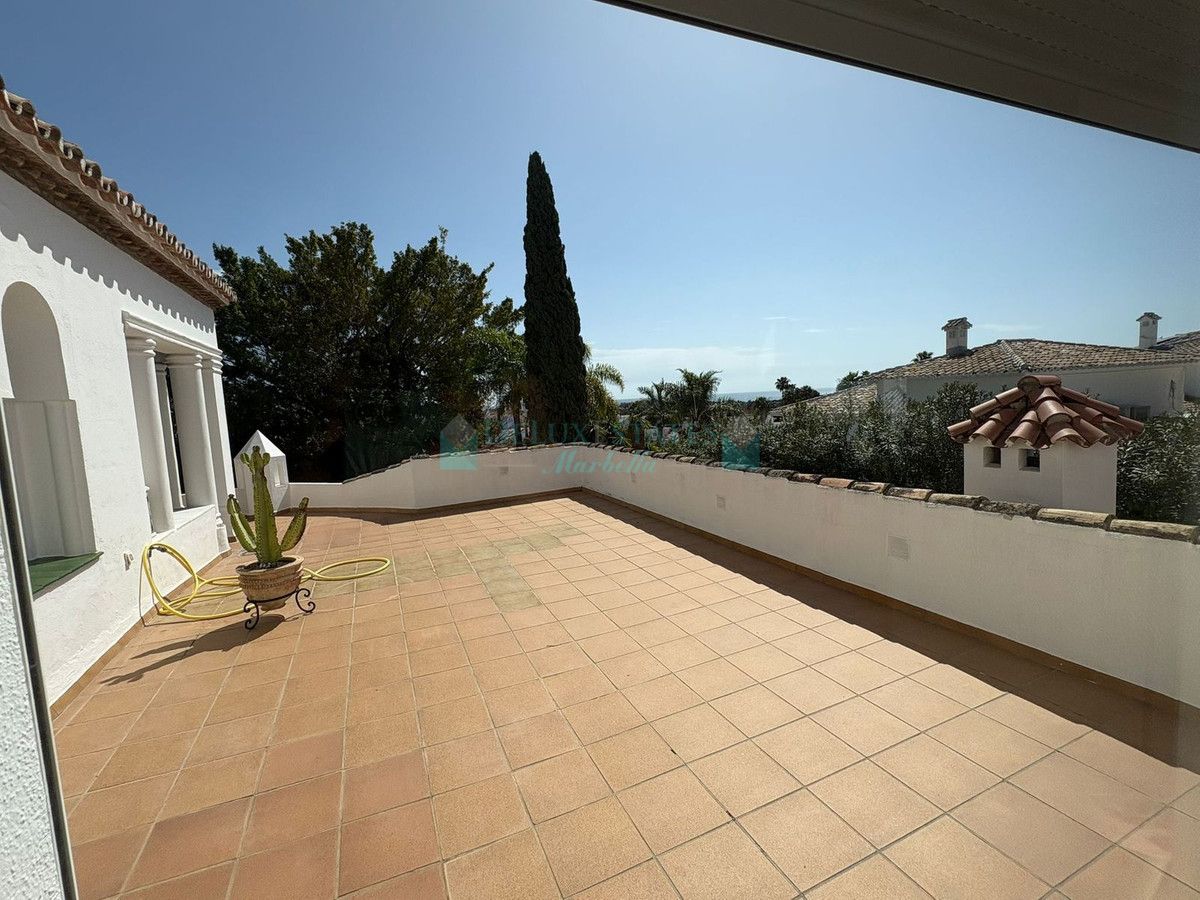 Villa en alquiler en El Paraiso, Estepona