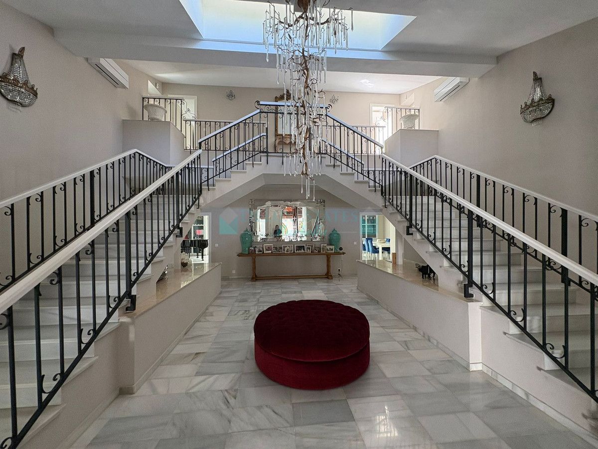 Villa en alquiler en El Paraiso, Estepona