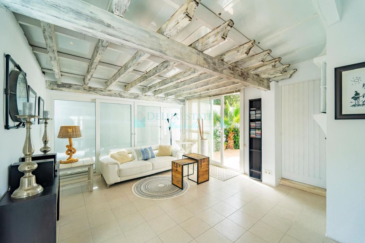 Villa for rent in Marbesa, Marbella East