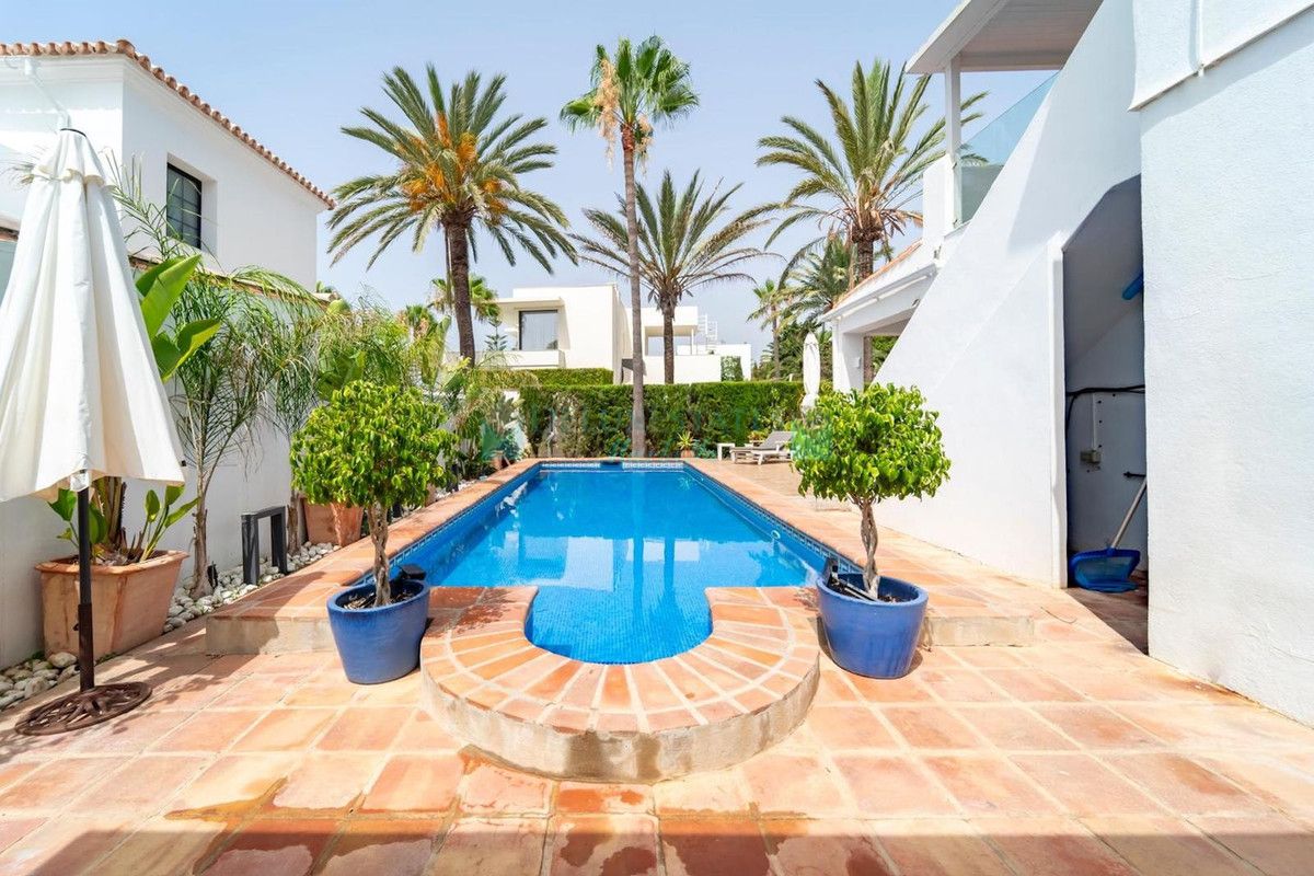 Villa for rent in Marbesa, Marbella East
