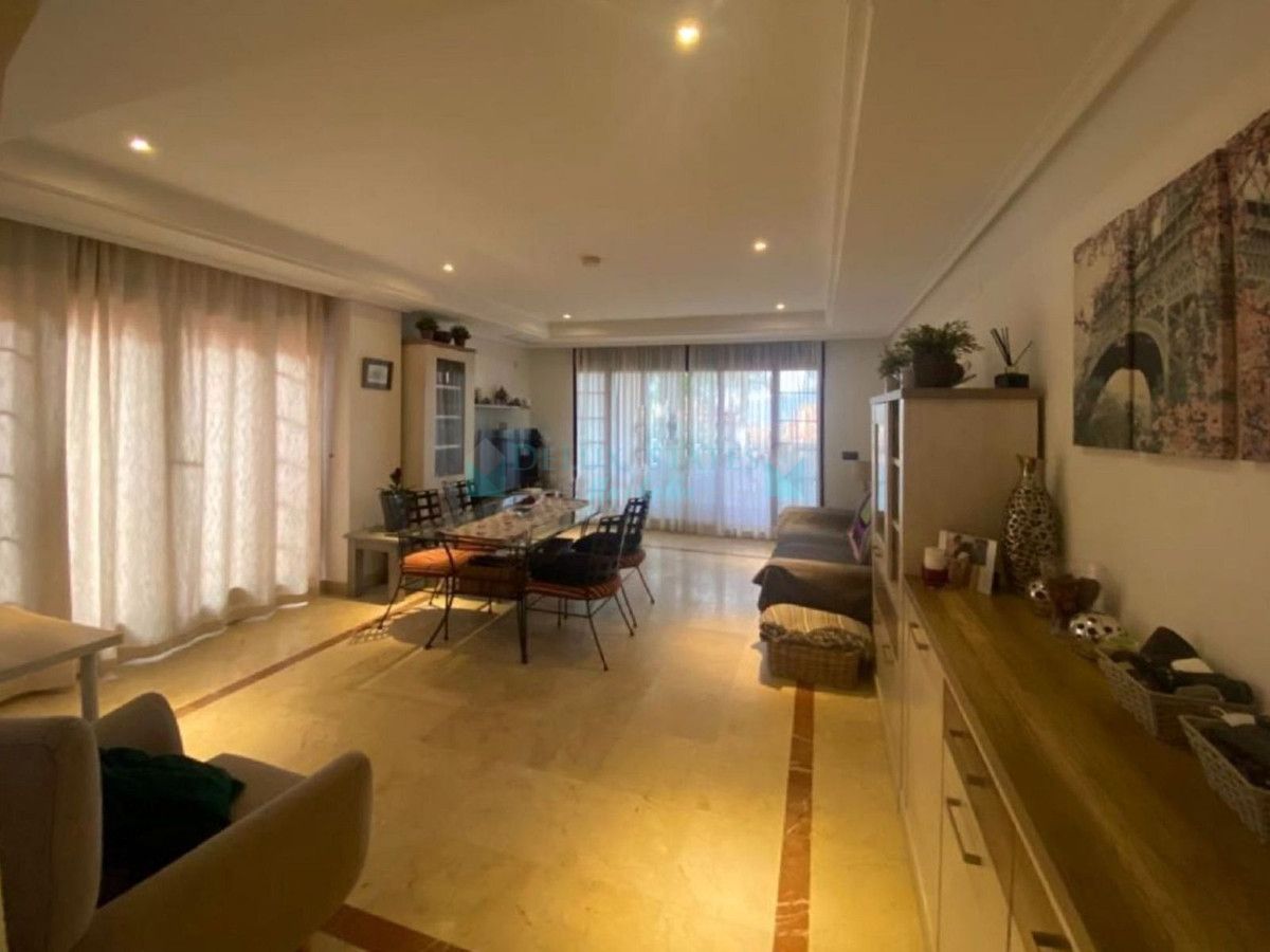 Apartamento Planta Baja en venta en Elviria, Marbella Este