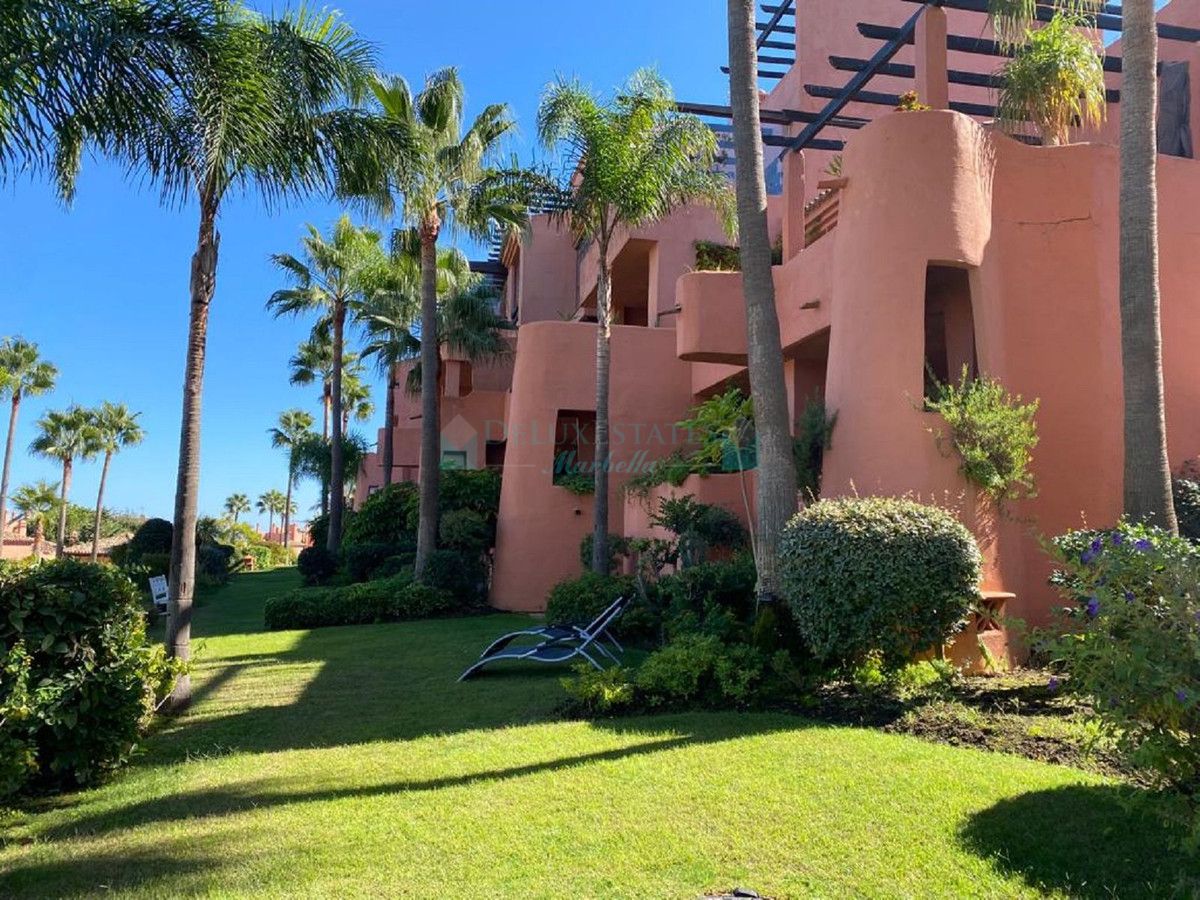 Apartamento Planta Baja en venta en Elviria, Marbella Este