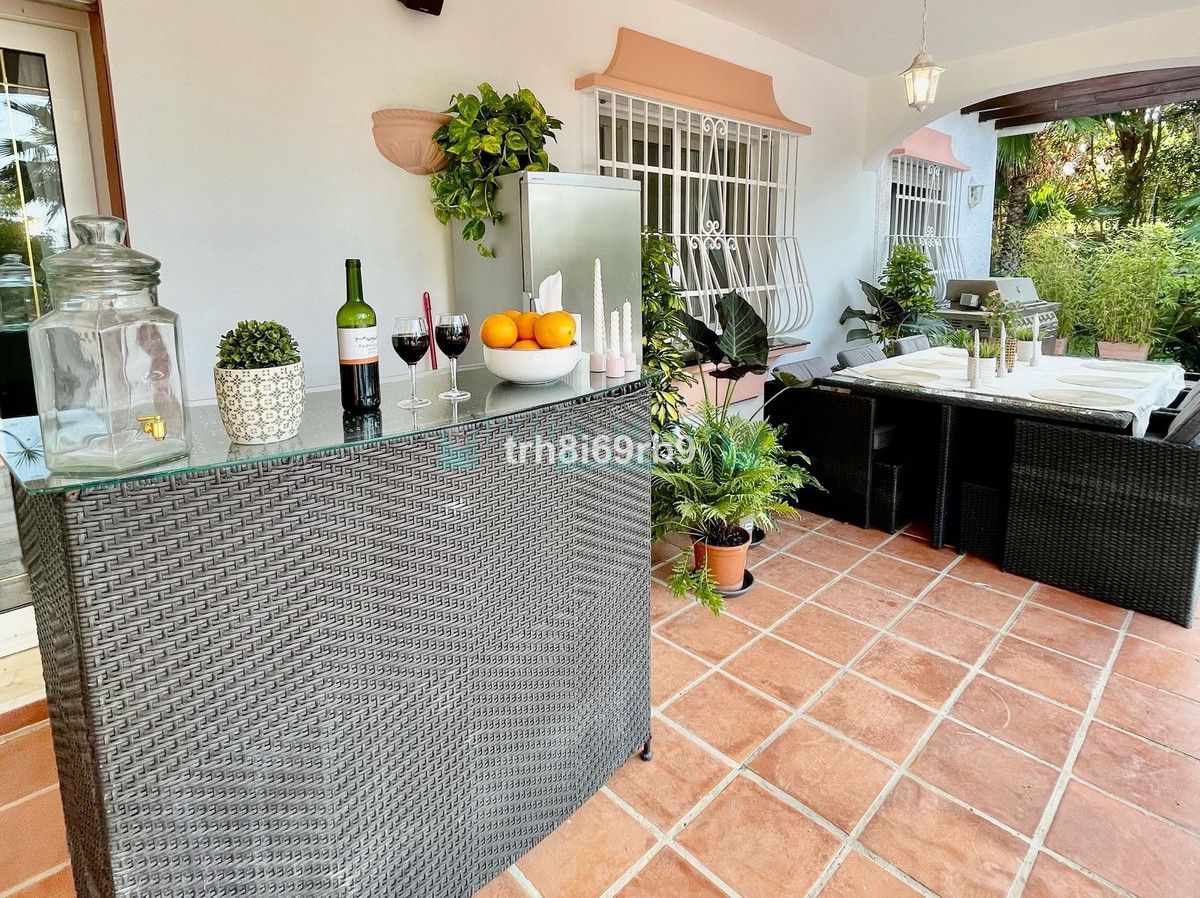 Villa for rent in El Paraiso, Estepona