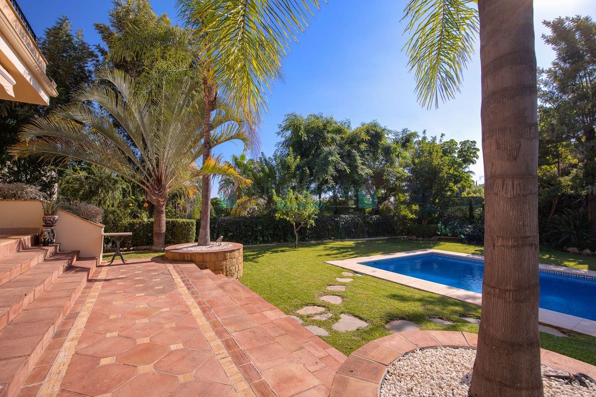 Villa for sale in Benahavis