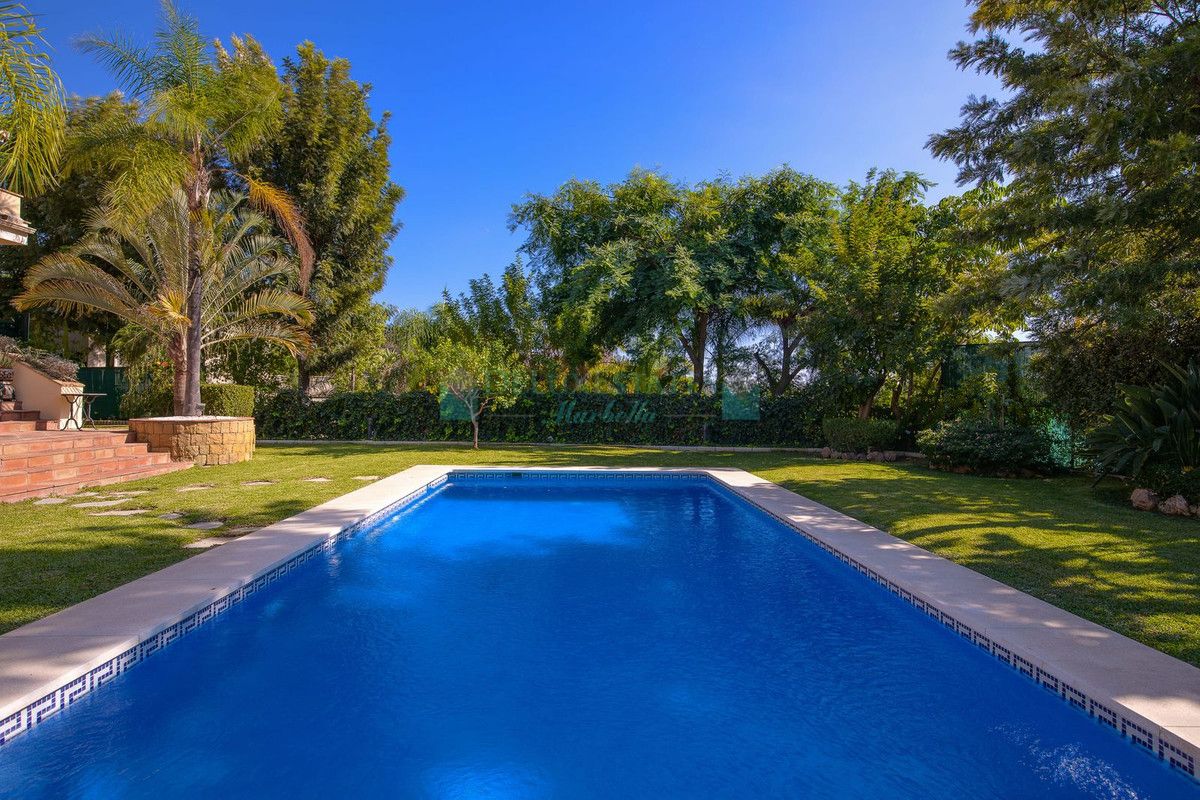 Villa for sale in Benahavis