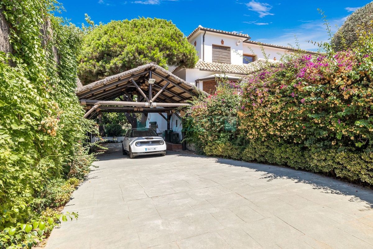 Villa for sale in Marbesa, Marbella East