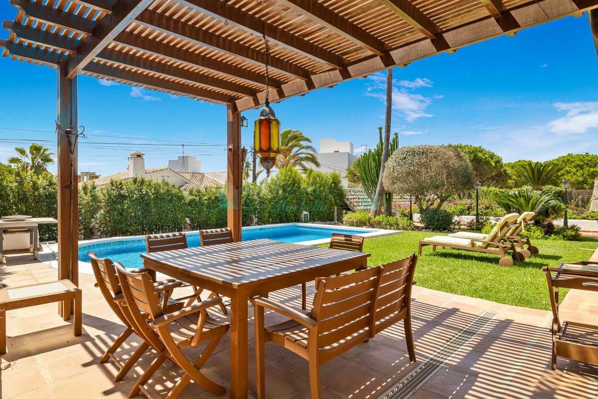 Villa for sale in Marbesa, Marbella East