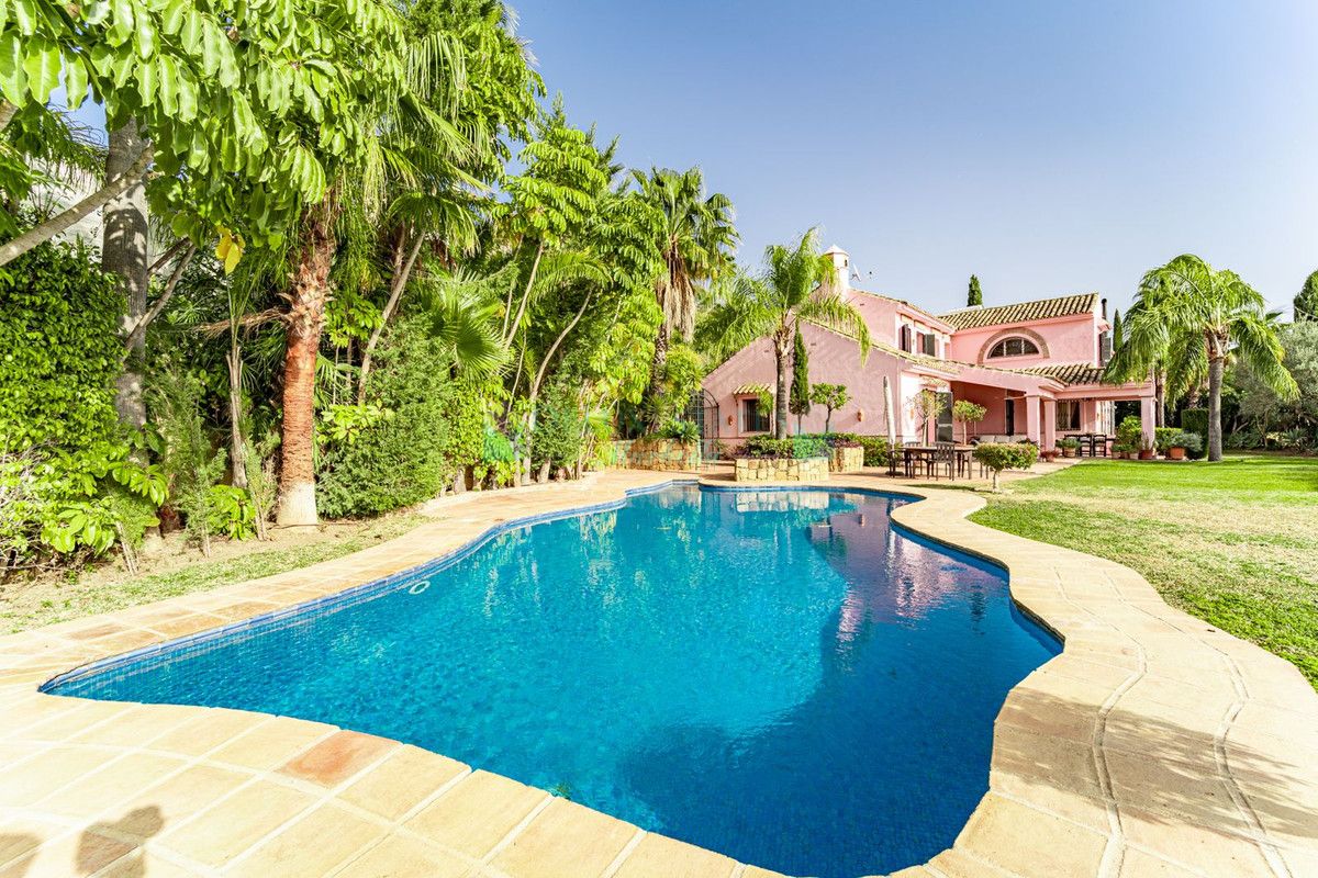 Villa en venta en Benahavis