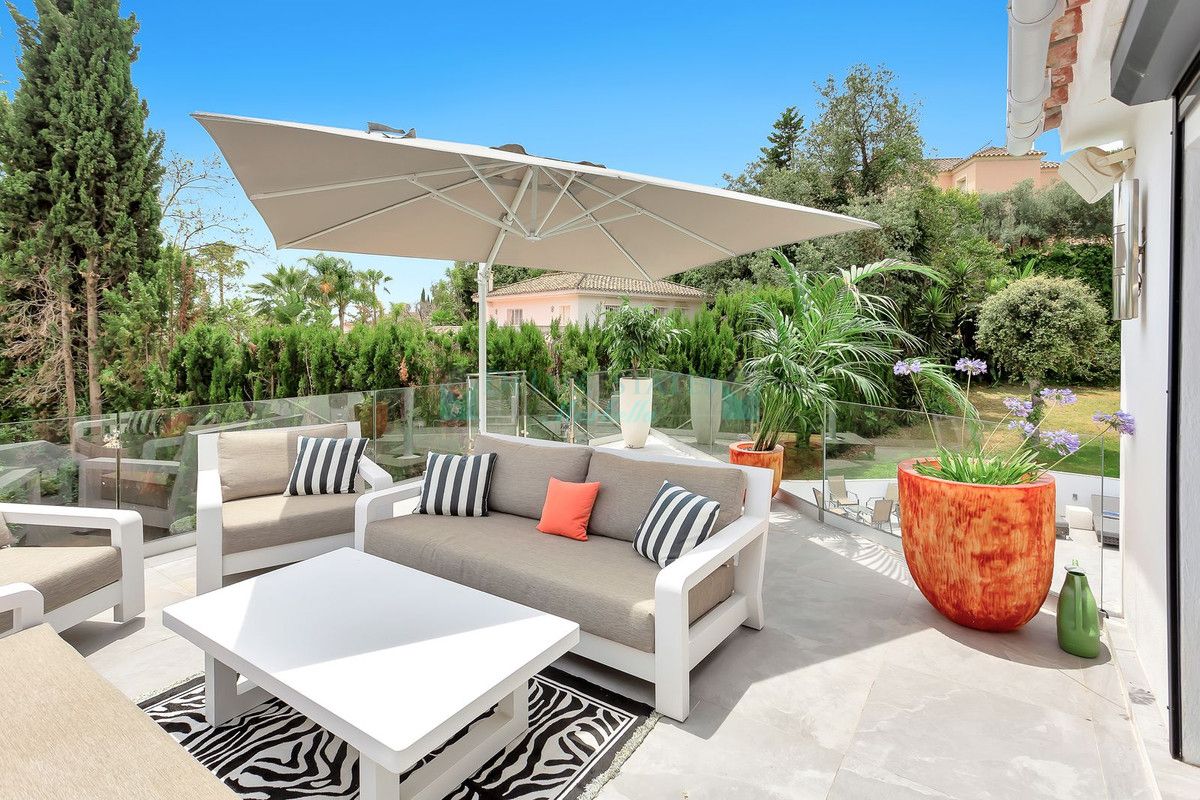 Villa for sale in El Rosario, Marbella East