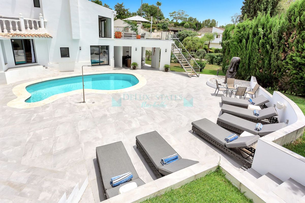 Villa for sale in El Rosario, Marbella East