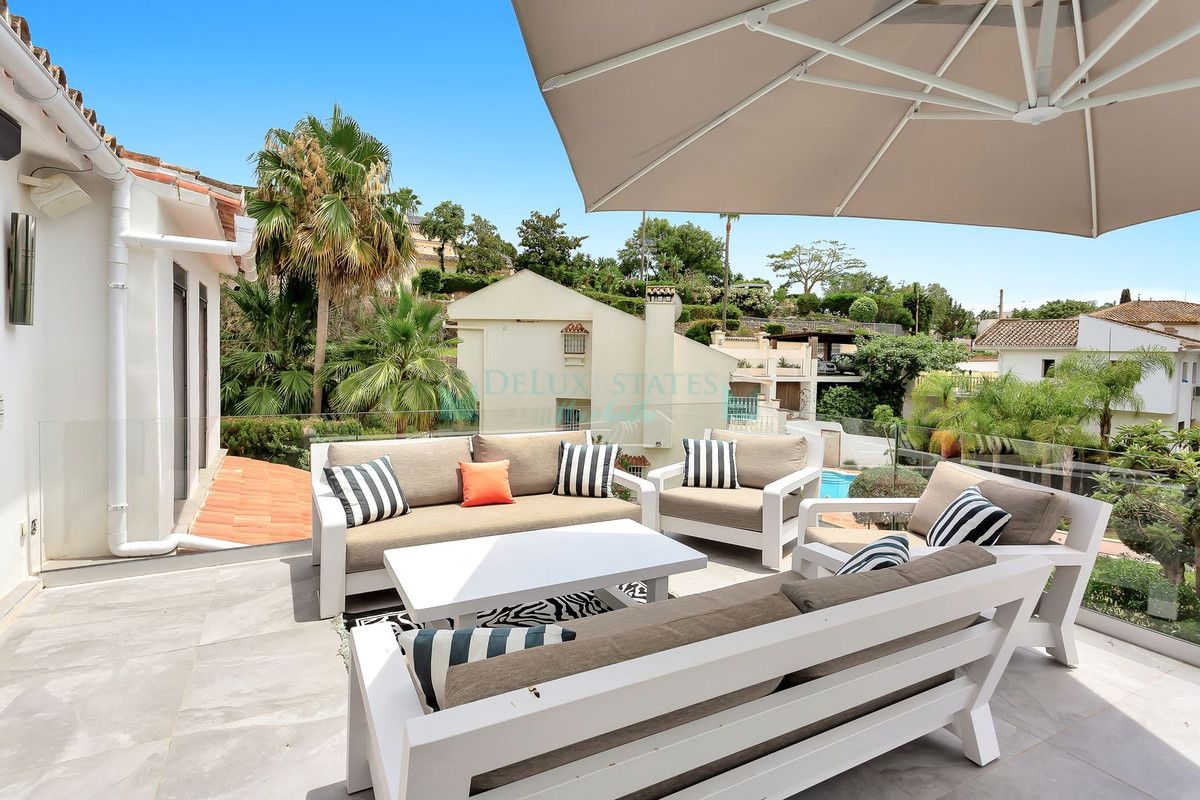 Villa for sale in El Rosario, Marbella East