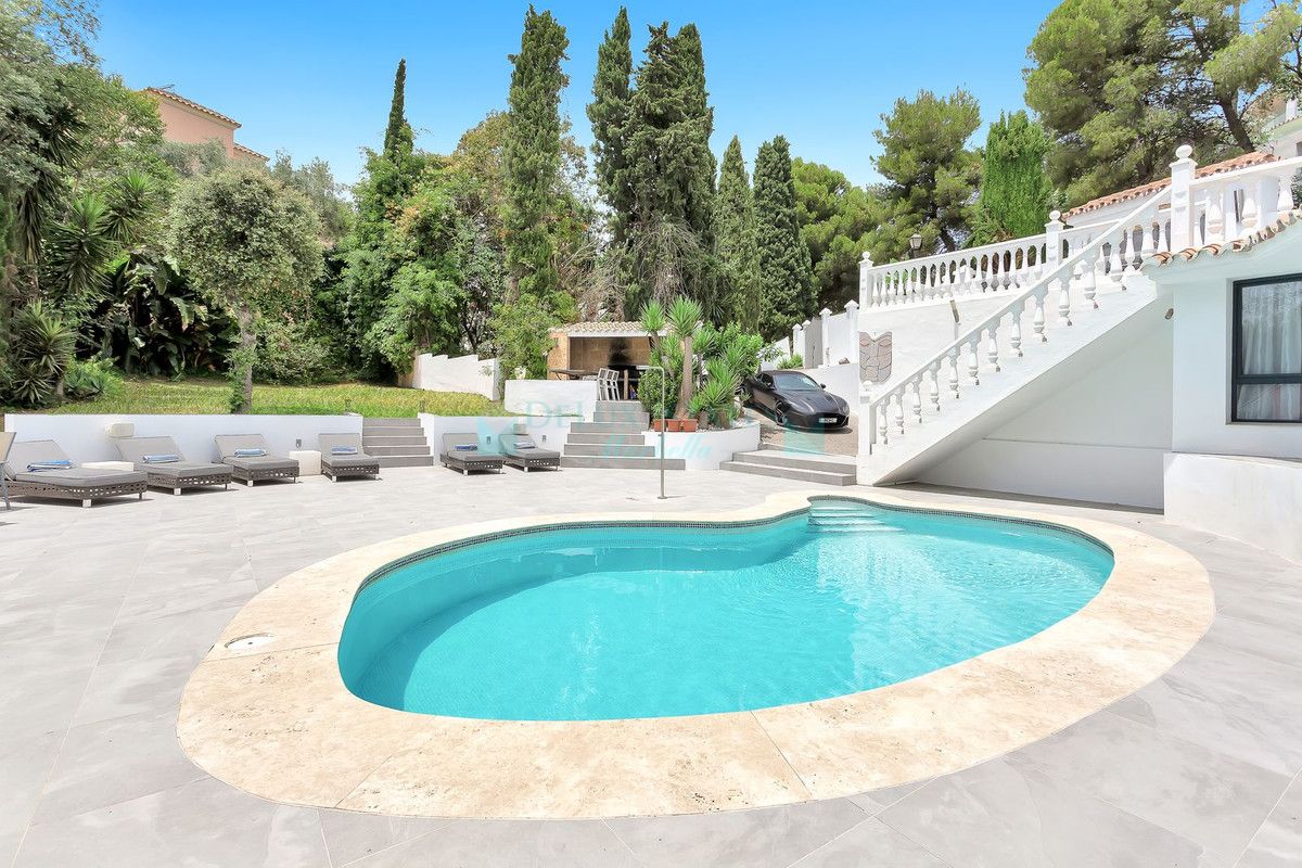 Villa for sale in El Rosario, Marbella East